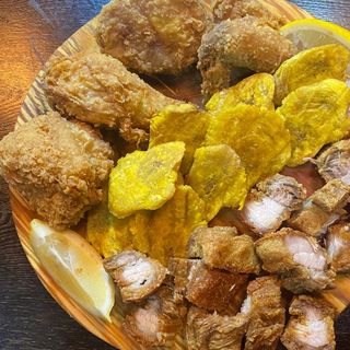 Mixto de pollo y chicharrón
