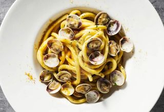 Spaghetti alle vongole con bottarga di muggine
