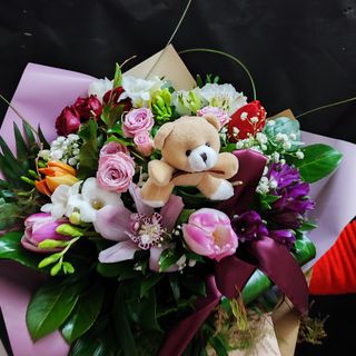 Proljetni buket sa medekom 7