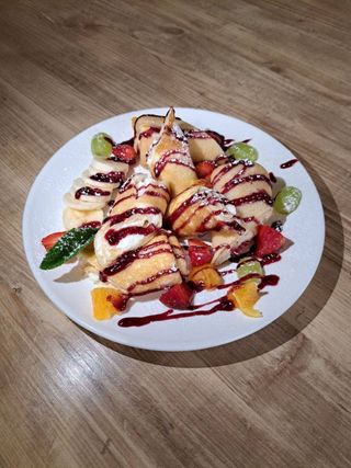 Млинці з творогом та фруктами (300г)