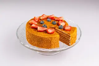 Медовый с ягодами (880г)