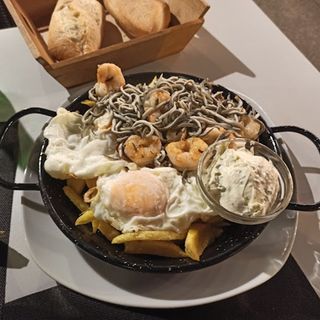 Sartén De Gulas y Gambas