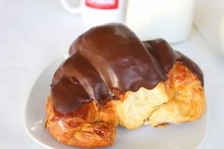Croissant Grande Relleno De Chocolate