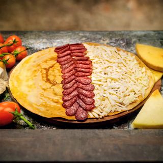 Палачинка с Луканка и кашкавал