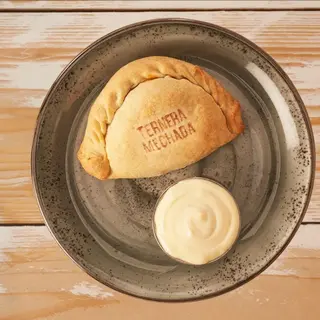 Empanadas di Carne Mechada
