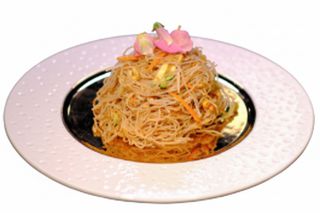 Spaghetti di riso con pollo