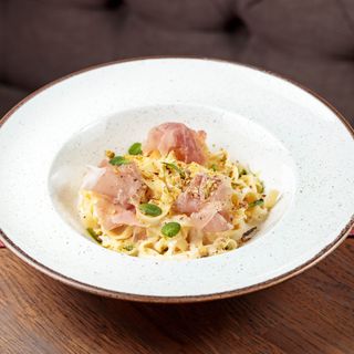 Паста з хамоном та сиром брі (300г)