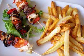 3 brochettes de taouk + frites
