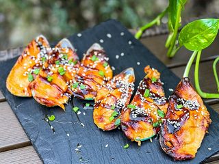 Сhilijskie zielone małże z sosem pikantnym i parmezanem