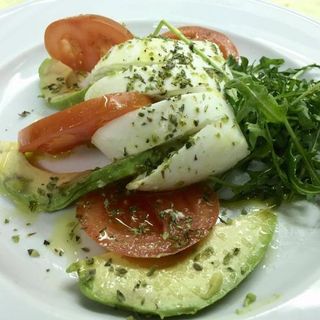 Ensalata tricolore