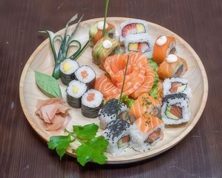 Combinado Sushi & Sashimi  15 Peças