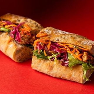 Bagietka sezonowa - kaczka + sałatka orientalna