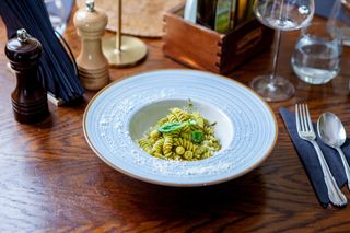 Fusilli cu pesto de busuioc