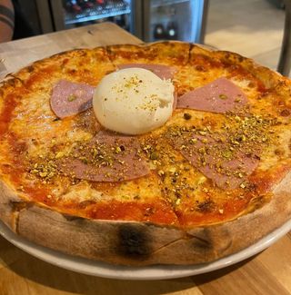 Pizza De Mortadela 30 Cm.