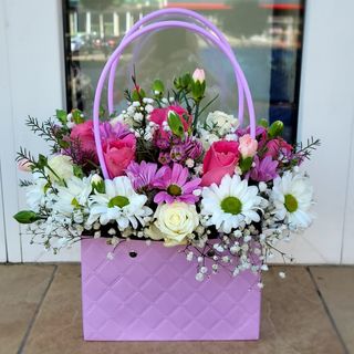 Aranjament cu mixt de flori roz-alb