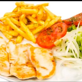 Plato combinado de pechuga de pollo a la plancha