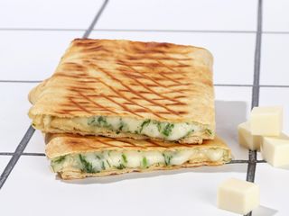 Лаваш з сиром сулугуні та зеленню 240г