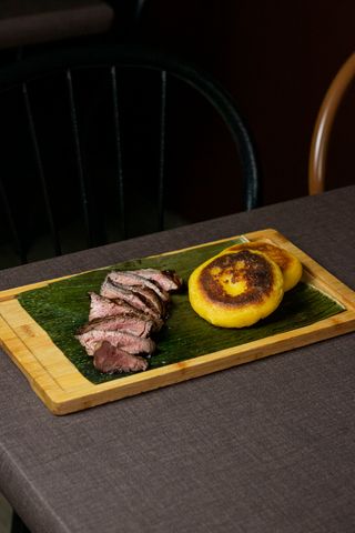 entrecote de vaca y arepas boyacenses