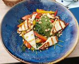 Salata cu halloumi la gratar