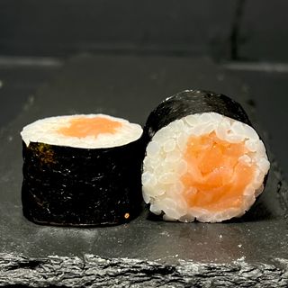 Макі з копченим лососем (130г)