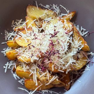 Картопляні часточки з трюфелем та пармезаном