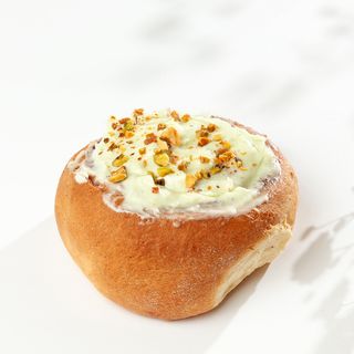 დარიჩინის ხვეულა ფსტით