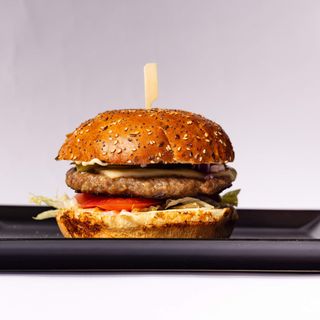 New yorker burger + pomfrit + piće