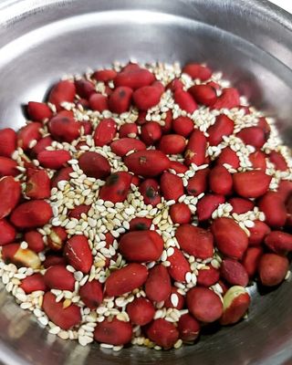 Roasted Traditional Red Peanuts & Simsim Mix