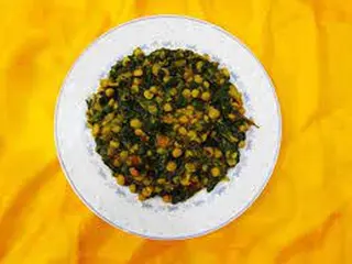 Lasooni Dal Palak