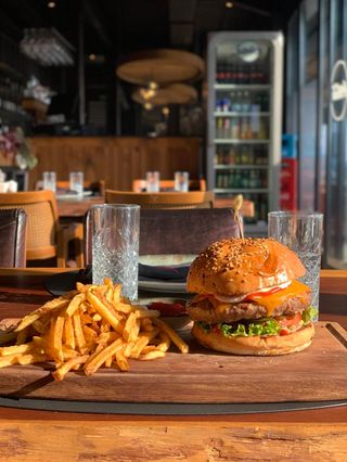 Бургер джанам с блек ангъс (300г)