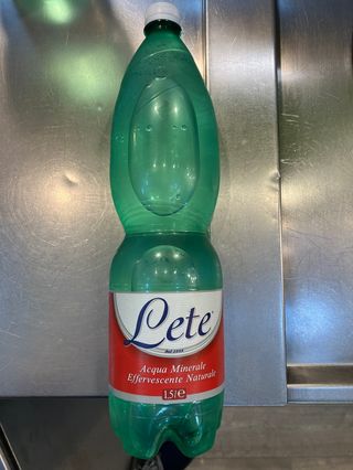 Acqua frizzante grande