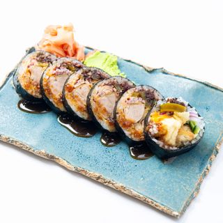 Futo kaczka w tempurze z karmelizowaną cebulą, Jalapeno i sosem Korean BBQ