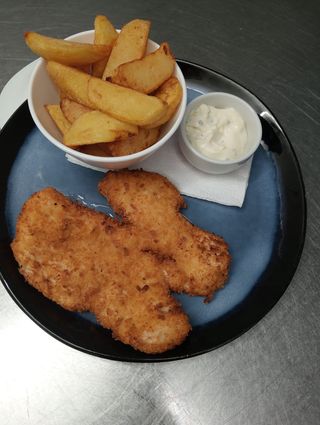 Snitel din piept de pui in crusta panko