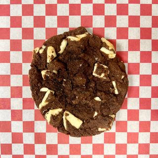 CHOCOLATE CON CHISPAS DE CHOCOLATE BLANCO Y NEGRO