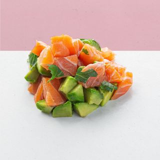 34. Tartar salmón con aguacate 