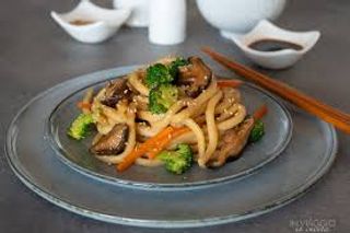 Yaki udon con verdure