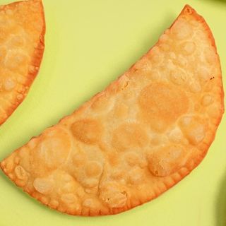 Չեբուրեկ Խոզապուխտով և Պանրով 8 հատ