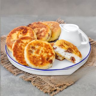 Sirniki sa suhim grožđem 250gr