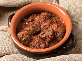 Straccetti di carne di cavallo al sugo