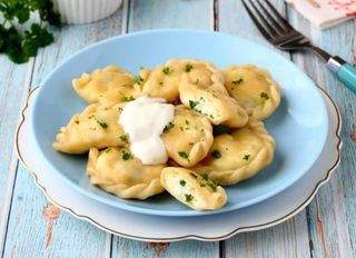 Вареники с творогом, со сметаной