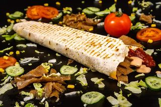 Kebab w tortilli średni