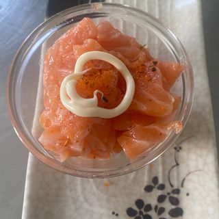 S11a Tartare salmone salmone avocado, cetriolipiccante 