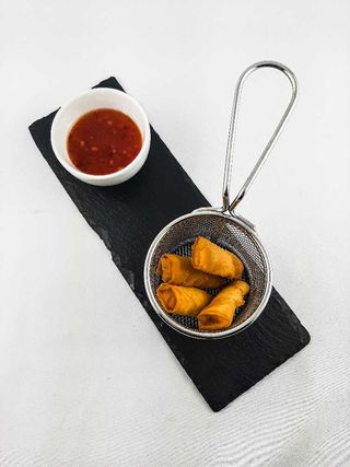 Sajgonki z sosem sweet chilli