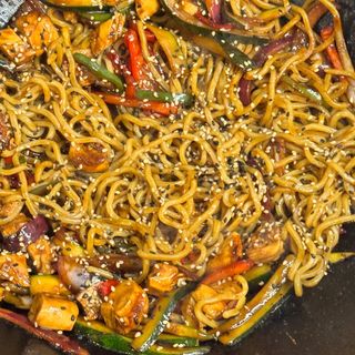 Yakisoba de pollo