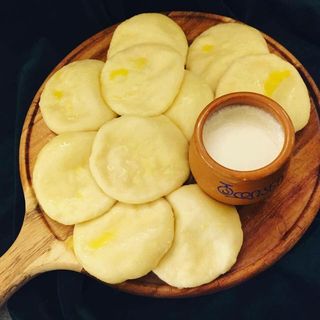 კვარები სულუგუნის ყველით არაჟანთან ერთად