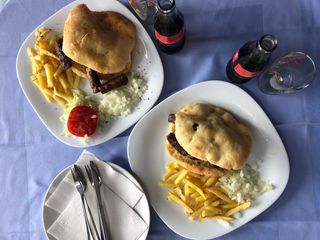 Ćevapi u bezglutenskom pecivu 