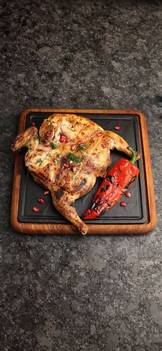 სოფლის წიწილა ნივრიან ზეთში გრილზე