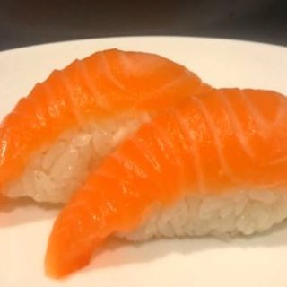 Nigiri Salmón (2 uds.)