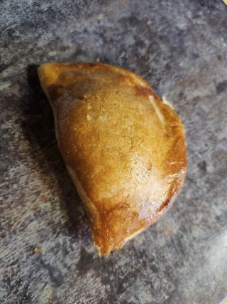 Empanadilla De Queso Y Cebolla Caramelizada