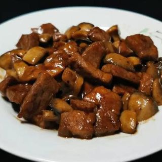 55. Ternera Con Champiñón